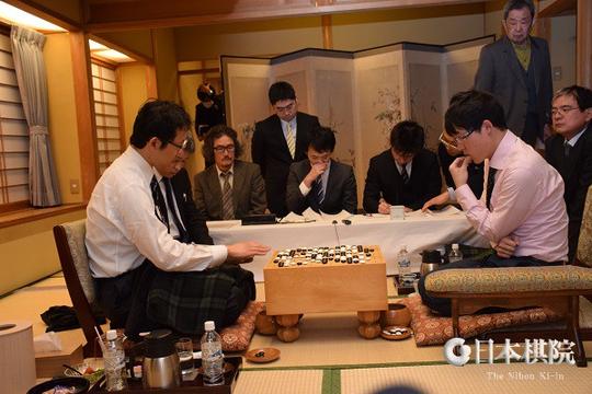 河野临被“狗大师”附体？　棋圣战首局击溃井山裕太