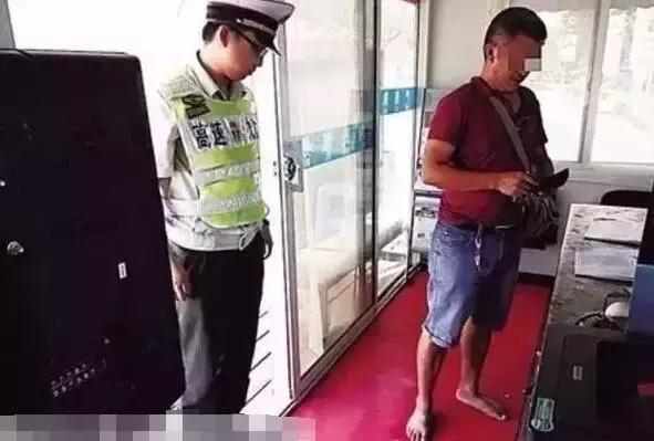 穿拖鞋不能开车，“光脚”能开车吗？