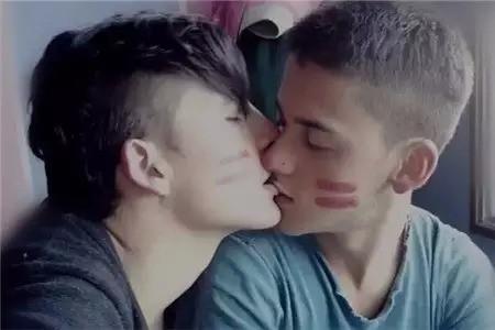 青岛竟然中国第二大gay都 知道真相的我眼泪掉下来