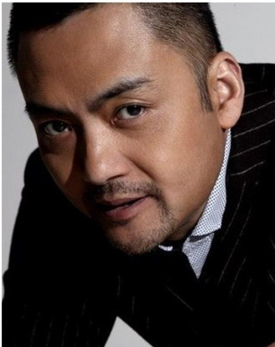 朱宏嘉因《还珠格格》中扮演箫剑成名,之后参演了《武林外史》