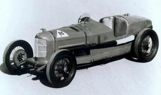 别叫它最便宜法拉利:阿尔法罗密欧,为何那么爱