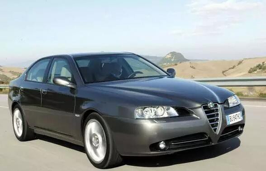 别叫它最便宜法拉利:阿尔法罗密欧,为何那么爱