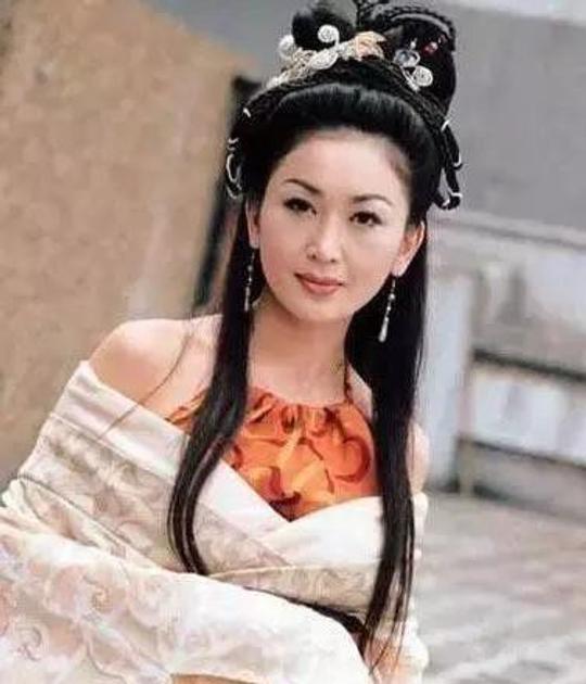 古代肚兜就是比基尼，7大女星穿肚兜，赵丽颖排第二