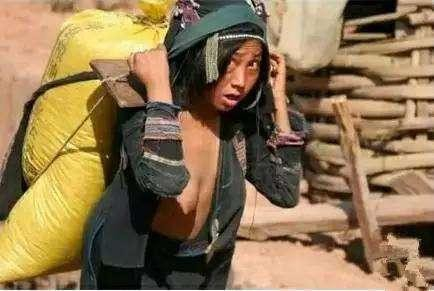 阿卡族﹏裸露乳房的民族