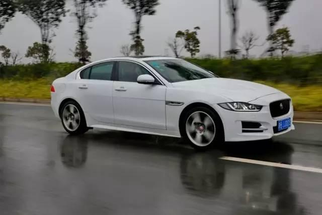 这车虽卖36万，比C级贵，但操控好,甩宝马3系半条街