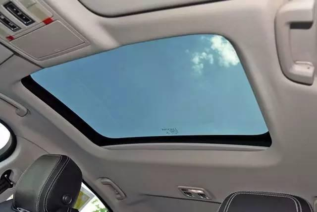 这车虽卖36万，比C级贵，但操控好,甩宝马3系半条街