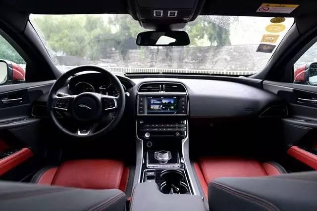 这车虽卖36万，比C级贵，但操控好,甩宝马3系半条街