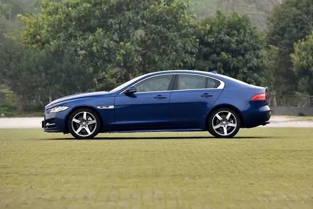 这车虽卖36万，比C级贵，但操控好,甩宝马3系半条街