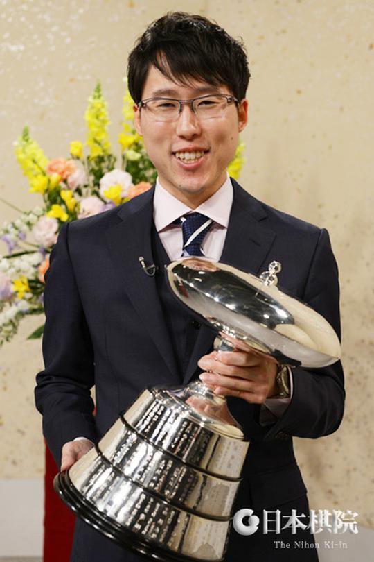 井山裕太的第42个头衔 初次获得NHK杯优胜