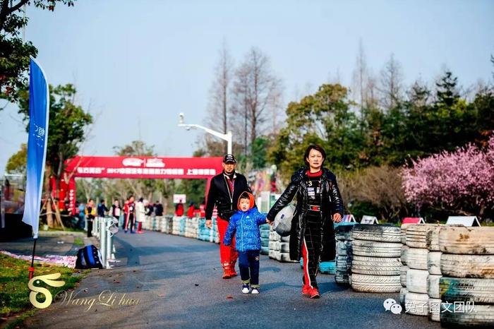 梅花香在赛道边