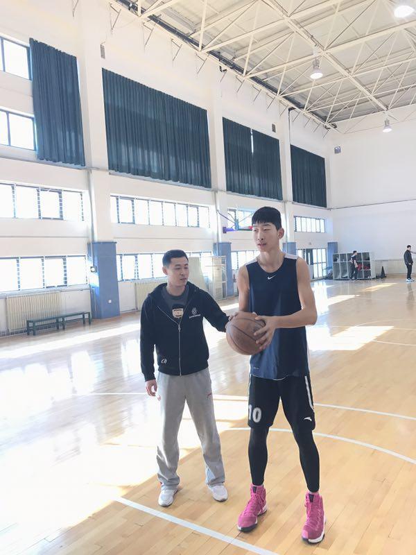 篮球天才小姚明,15岁身高2米16，未来CBA、NBA新星