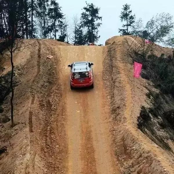 烂路/爬坡很给力，这5款后驱SUV不比神车五菱宏光差