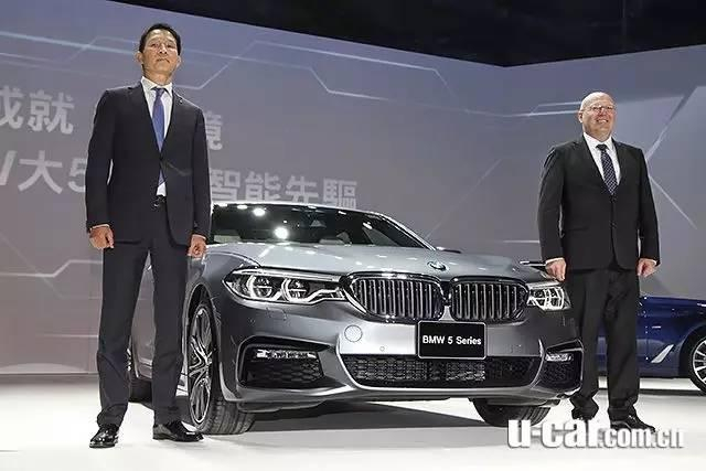 这台车撞了,奔驰E却紧张了