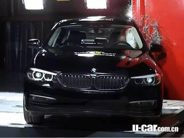 这台车撞了,奔驰E却紧张了