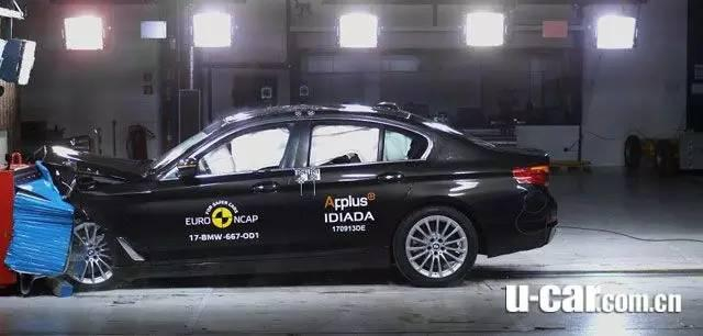 这台车撞了,奔驰E却紧张了