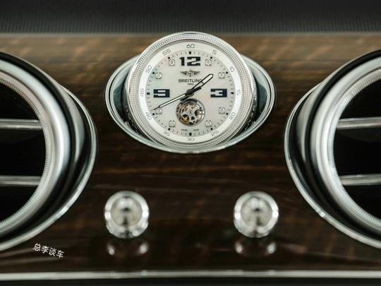 全球最贵的奢华SUV，中控台一个钟表相当3辆奥迪Q7