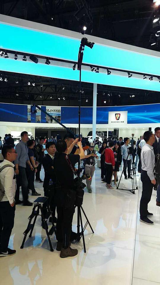 上海车展首日，媒体人都在干什么？