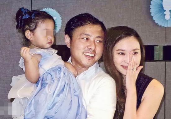 她被大小S看不起，如今未婚怀三胎男宝，身价几十亿