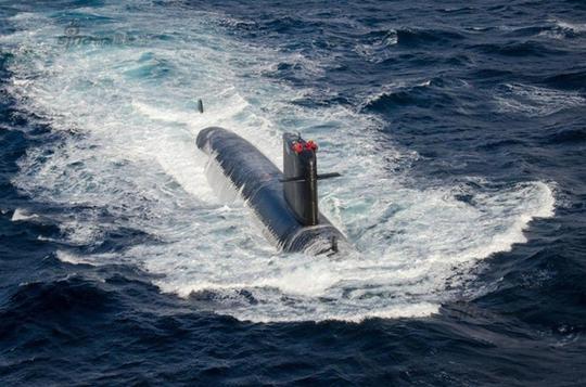 潜水艇能在水下跑多快，有水面上的航母快吗？