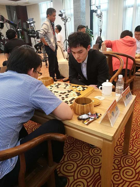 蒋涛拍2017金立围棋甲级联赛：古力埋头大战胡耀宇