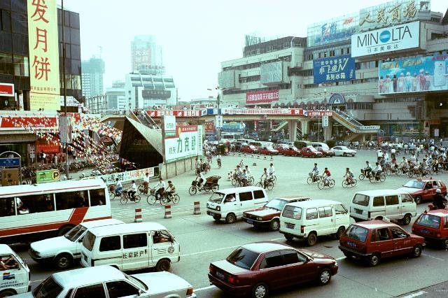 老照片：雄起 九十年代的成都街景