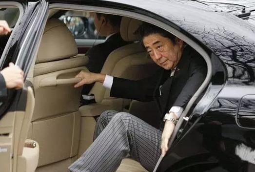 日本首相的御用豪车，密密麻麻的座椅按摩键看花眼！