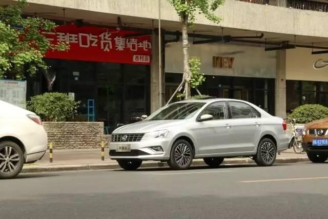 这家用紧凑轿车，比朗逸省油比卡罗拉可靠