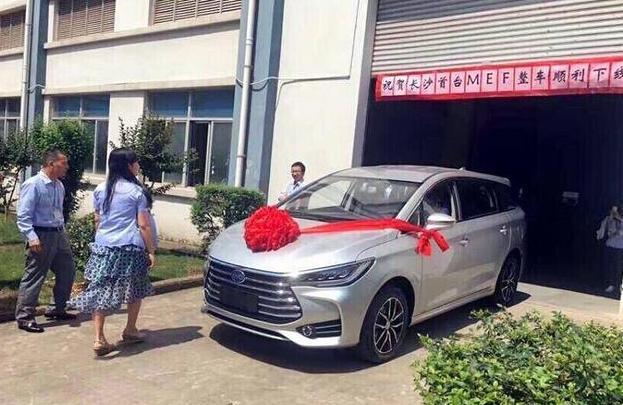 帅哭了，实拍首台比亚迪·宋MPV量产车