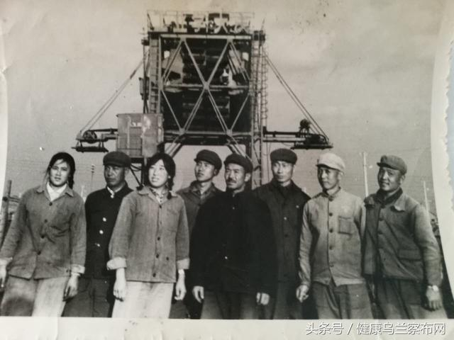 一张照片一段回忆：1974年集宁首台卸煤机和70年工人