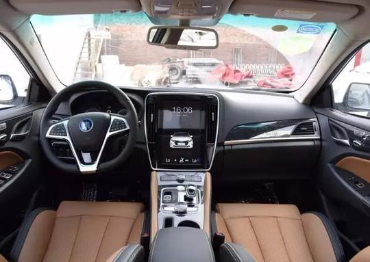 比亚迪又一款内饰超豪华的新能源小轿车备受瞩目！