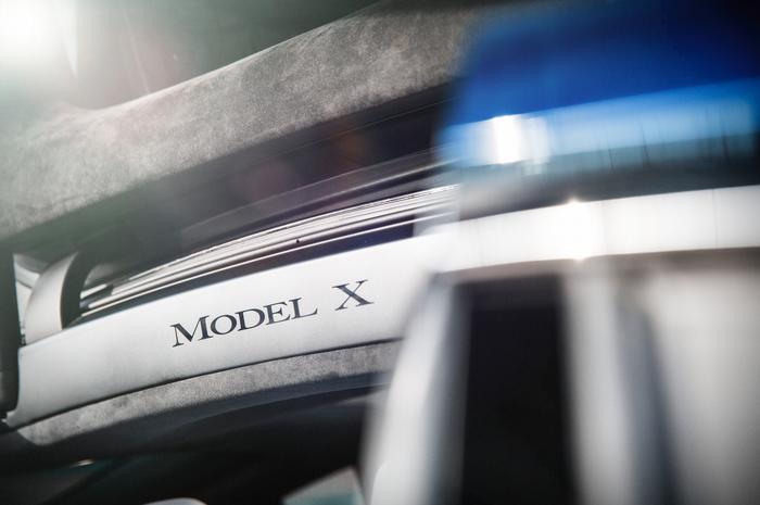3.4秒破百的电动车 狂甩超跑 深测特斯拉Model X