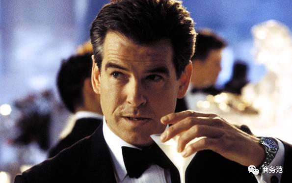 87岁最帅007去世，他第一个戴电子表出场，也是唯一没有开过阿斯顿马丁的007…