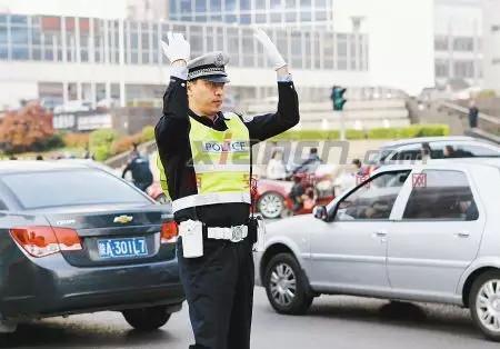 注意！这几种闯红灯，不罚款！不扣分！