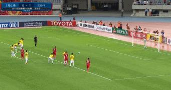 苏宁球迷闹内讧，上港2-1在亚冠中超德比中占据主动