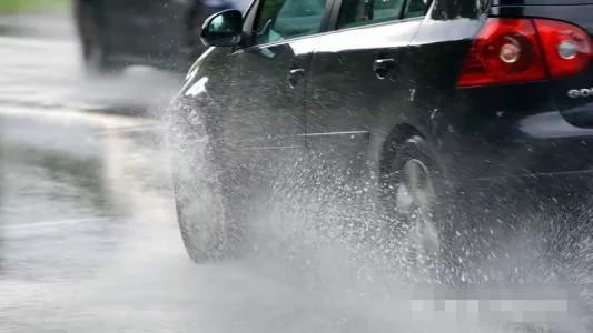 雨季来袭！6个下雨开车注意事项务必小心驾驶！