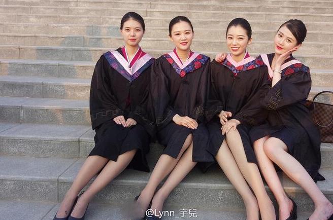 郑州航院准空姐拍毕业照 满屏都是大长腿吸睛无数