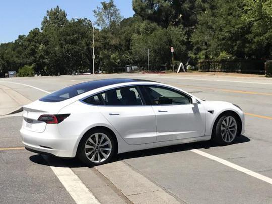 特斯拉做了些微小的操作，Model S 新车又快了一秒