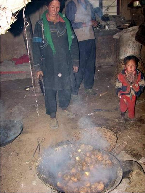 中国最穷的地方：四川布拖，吃的东西让人心酸