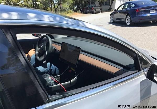 大屏才够爽！特斯拉Model 3内饰将采用15英寸显示屏