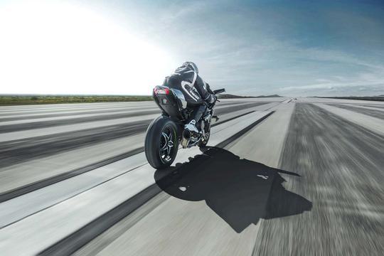 最强摩托车加速比布加迪还快,极速达400km/h