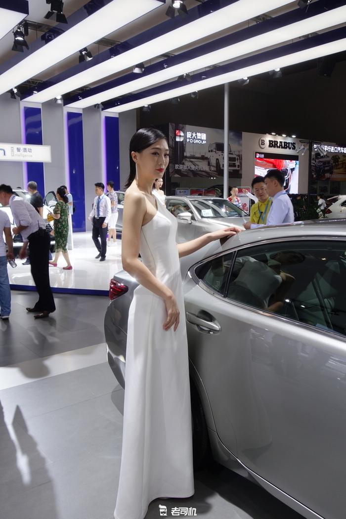 2017重庆车展丨除了汽车 还有车模