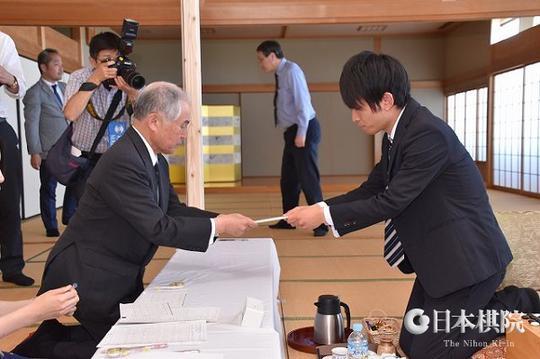 4比0碾压本木克弥 井山裕太轻松达成本因坊六连霸