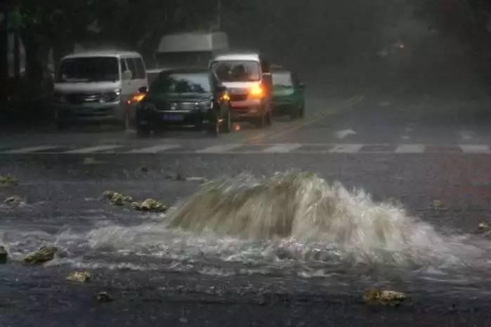 暴雨季节车子被水泡了怎么办?仔细看完这篇文章!