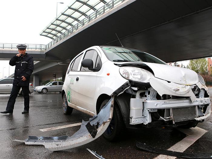 共享汽车押金只有1千，发生交通事故该如何解决？