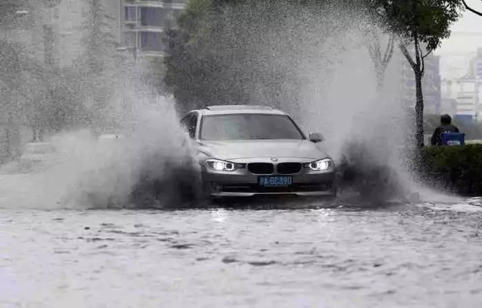 暴雨季节车子被水泡了怎么办?仔细看完这篇文章!