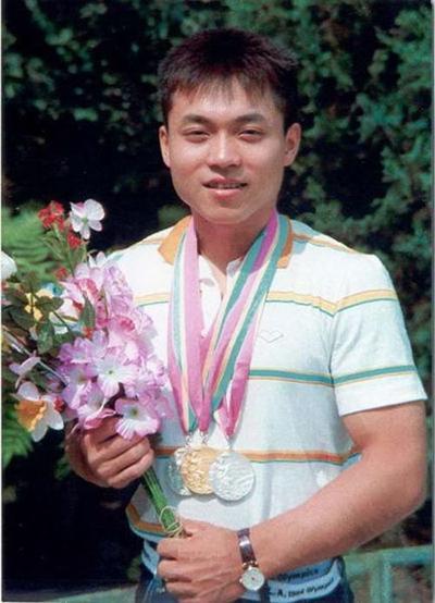 奥运冠军战功仅于李宁，移民美国混不下去回国成富翁
