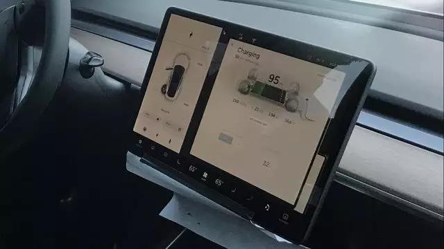 特斯拉Model 3路上曝光，无限接近量产版本