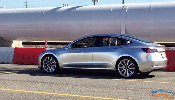 马斯克:首批特斯拉Model 3用户7月28号就能提车！