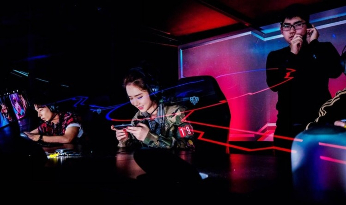 手残党戚薇的日常：借手也要打游戏