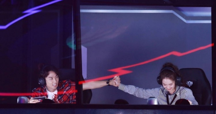 手残党戚薇的日常:借手也要打游戏